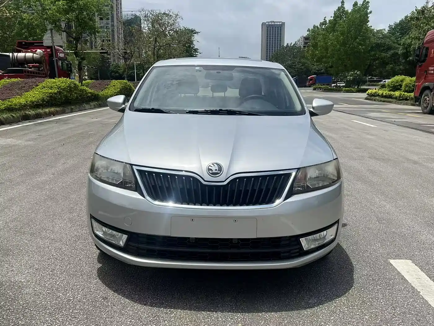 Škoda Rapid 2013 1.6L Manual Smart Selection фото 2
