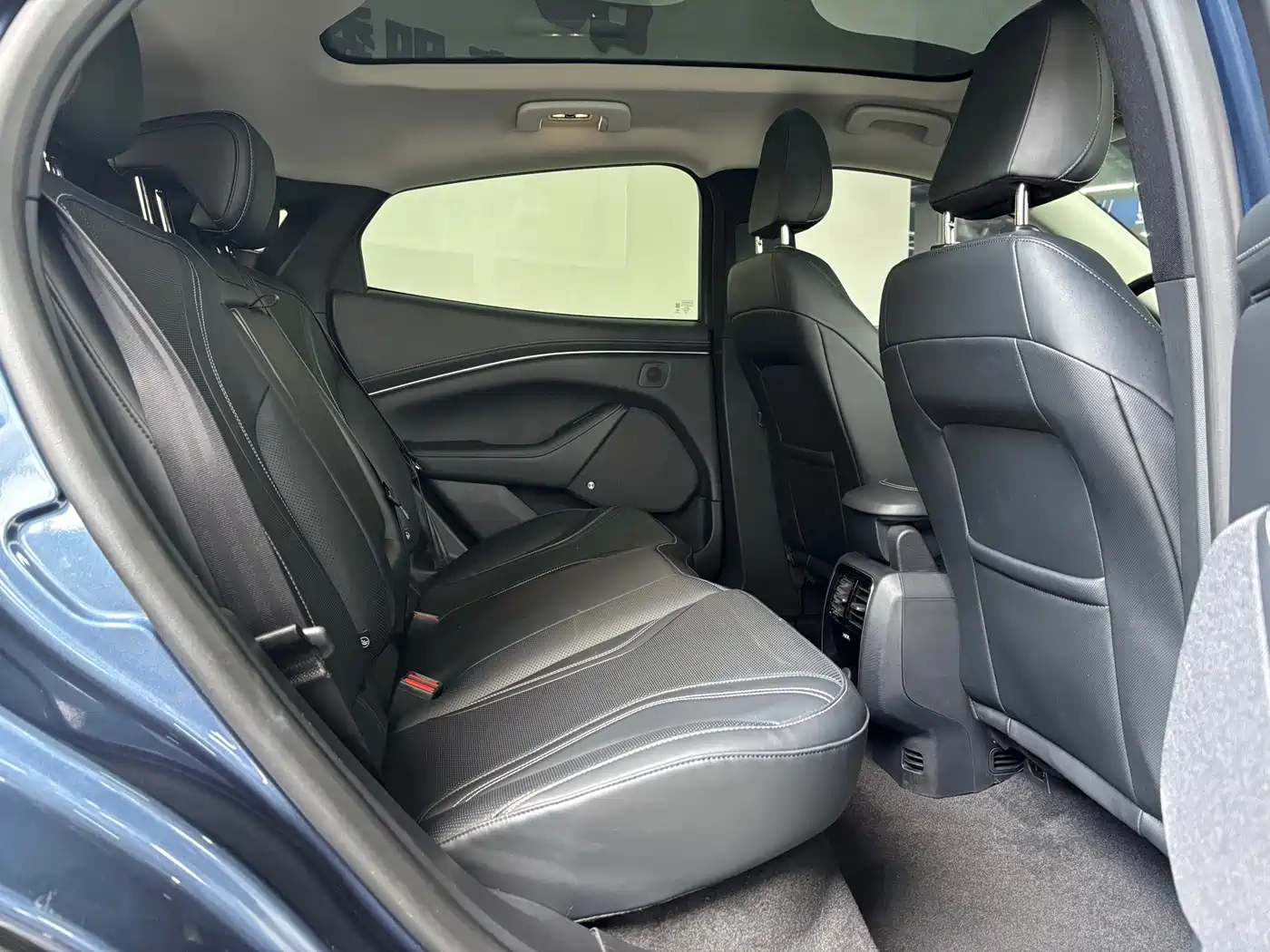 Ford Mustang Mach-E 2022 2021 Boundless RWD Luxury (Long Range)