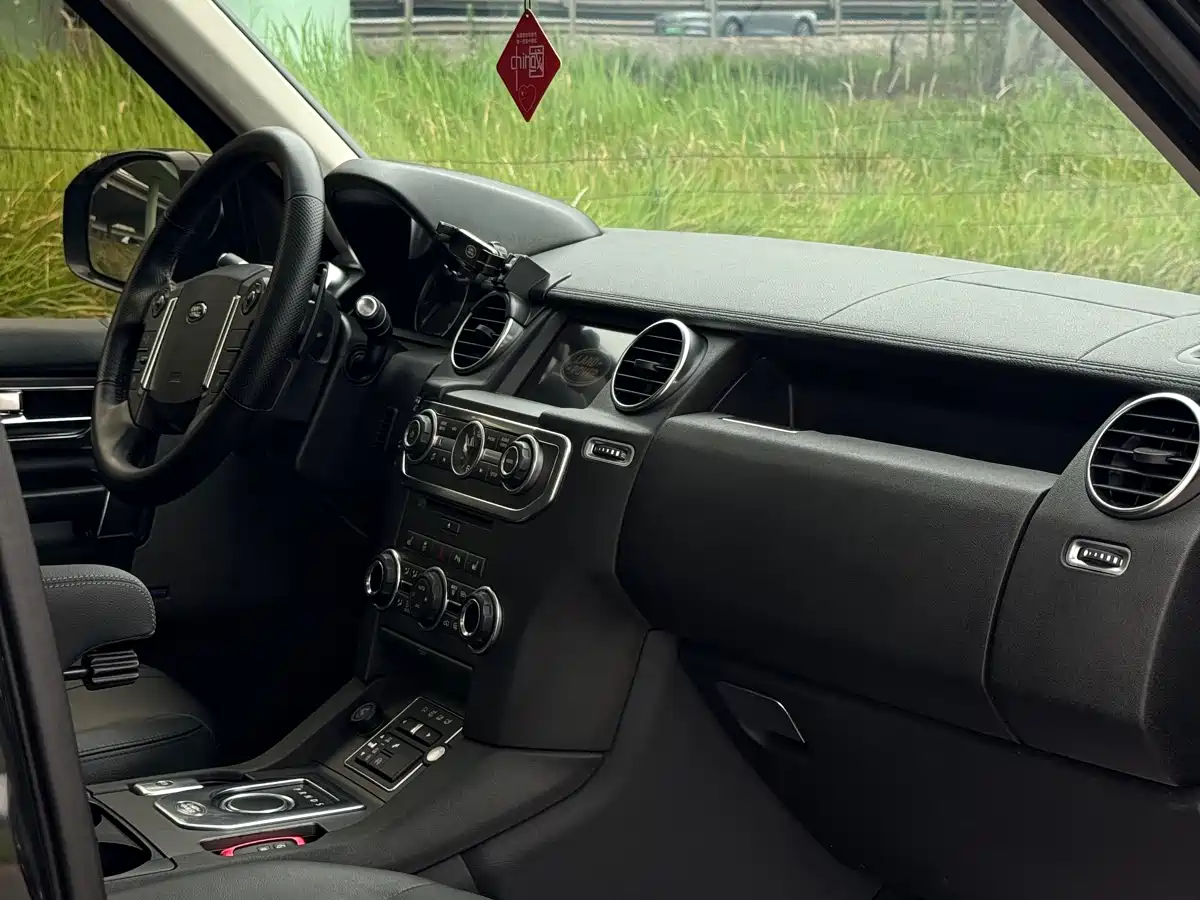 Land Rover Discovery 2016 3.0 SC V6 HSE фото 5