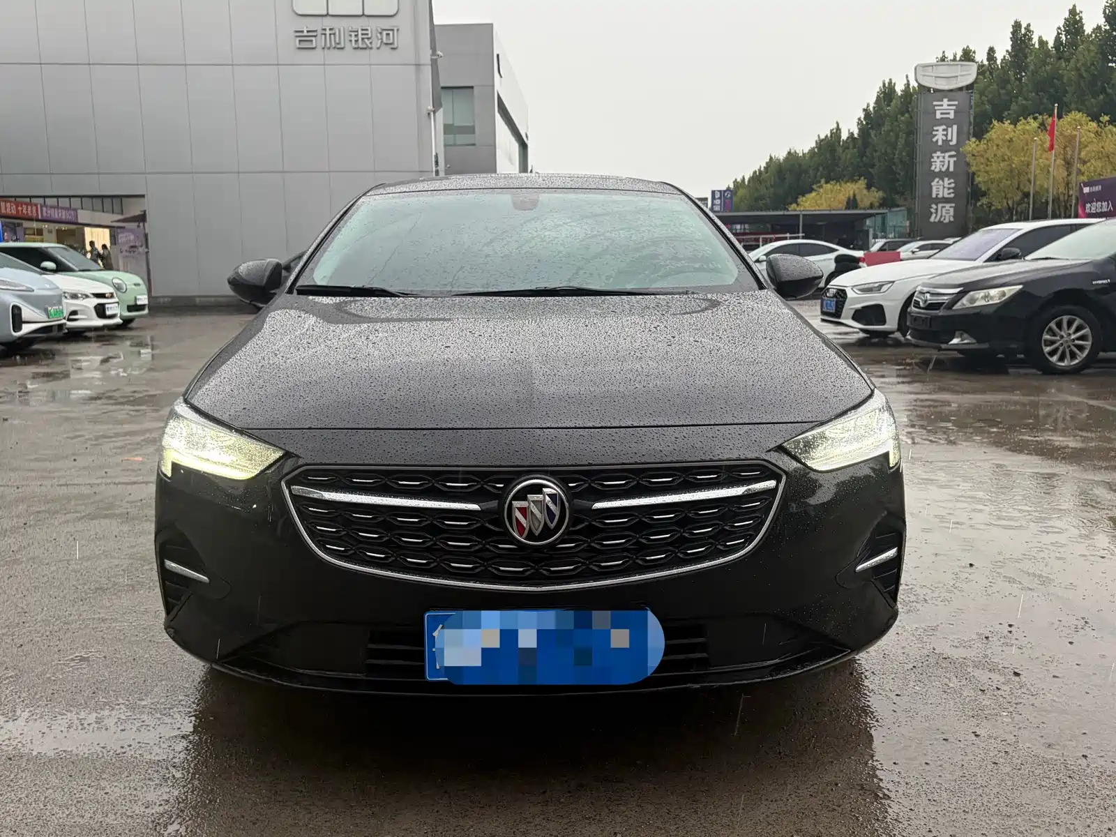 Photo 2 - Buick Regal