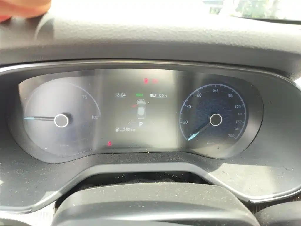 Hongqi E-QM5 2023 Facelift Basic Travel Edition фото 4