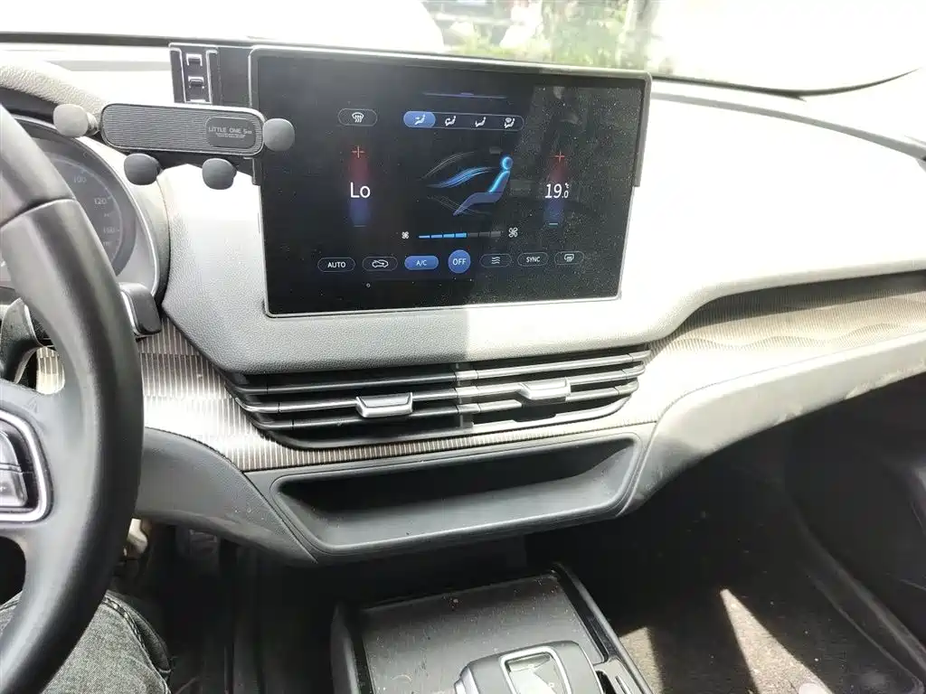 Hongqi E-QM5 2023 Facelift Basic Travel Edition фото 6