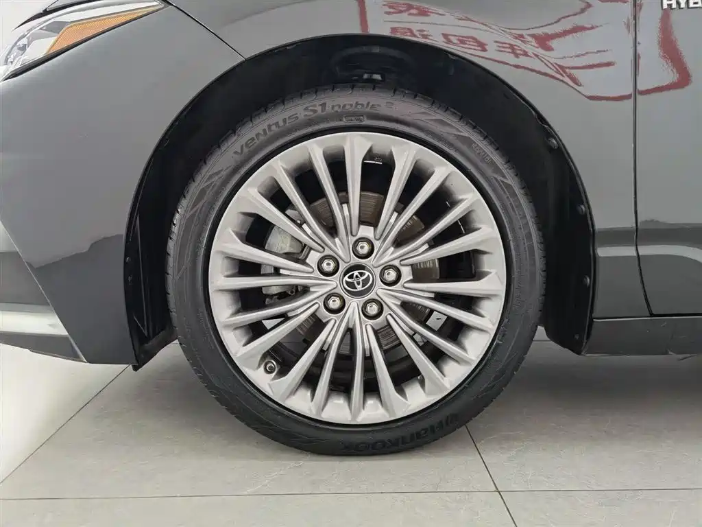 Toyota Avalon 2019 Hybrid 2.5L XLE Premium Edition China VI фото 17