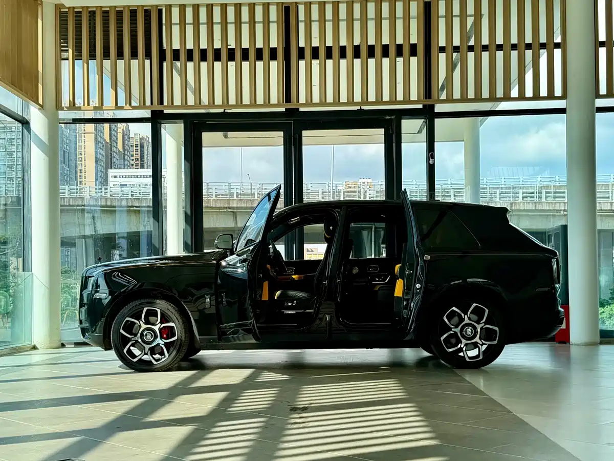 Rolls-Royce Cullinan 2021 2020 Black Badge
