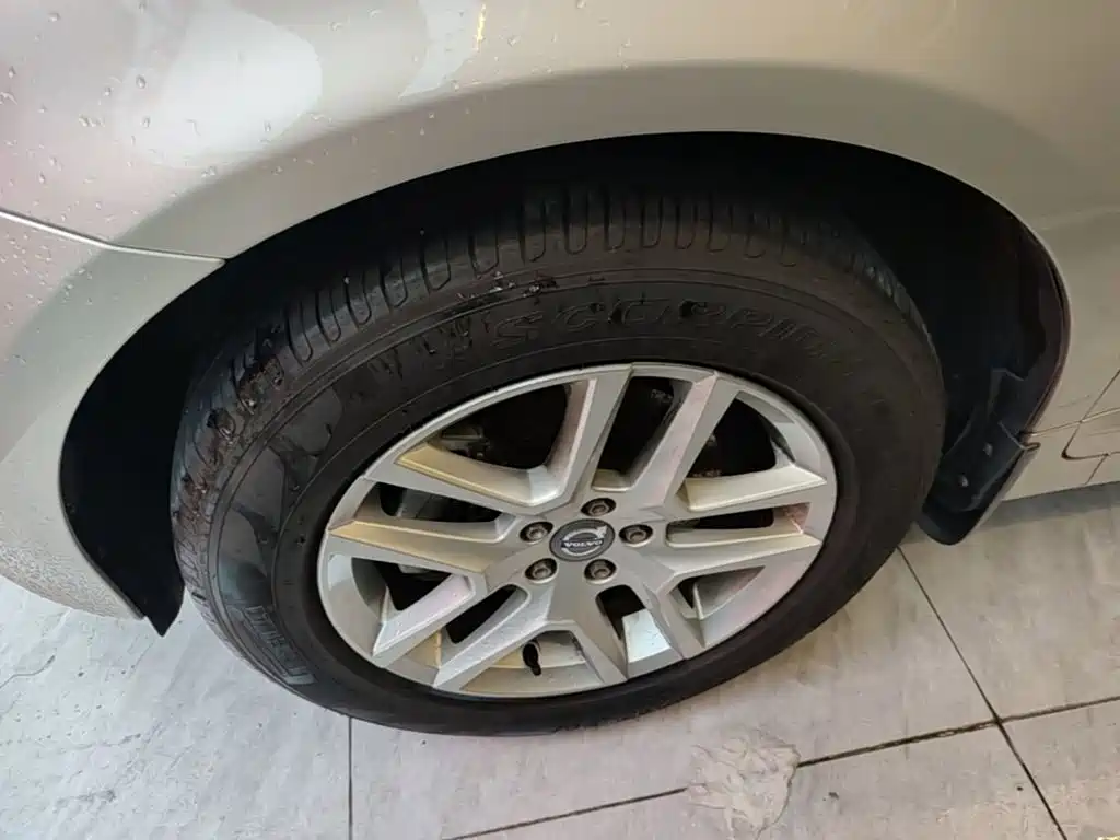 Фото 23 - Volvo XC60