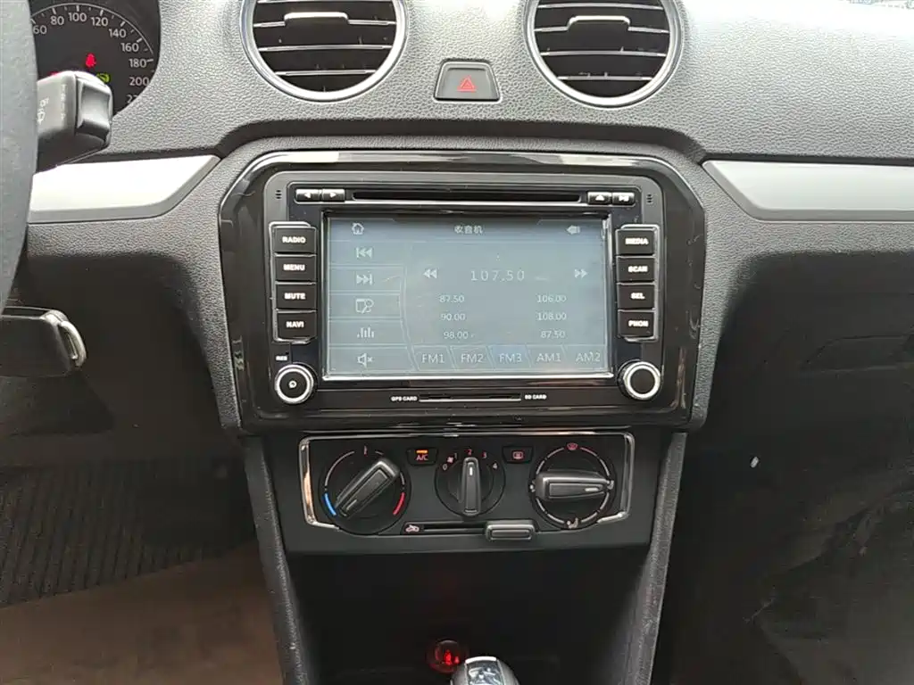 Volkswagen Jetta 2013 1.6L Automatic Comfort фото 13