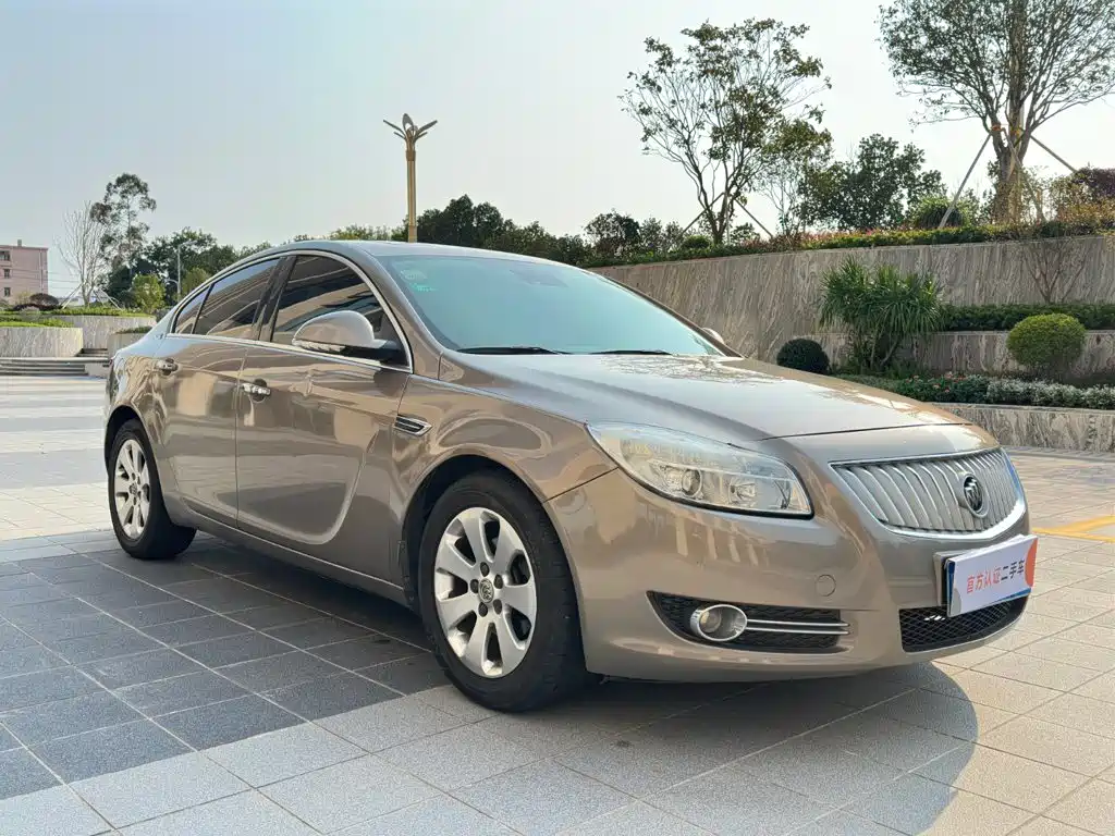 Photo 3 - Buick Regal