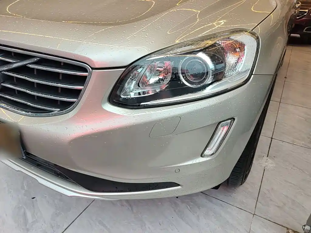 Фото 24 - Volvo XC60