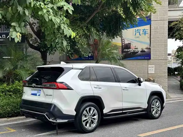 Toyota Wildlander 2020 2.0L CVT 2WD Premium — фото 4