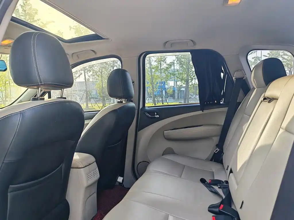 Dongfeng Fengxing Joyear XV 2015 2015 1.6L CVT Luxury