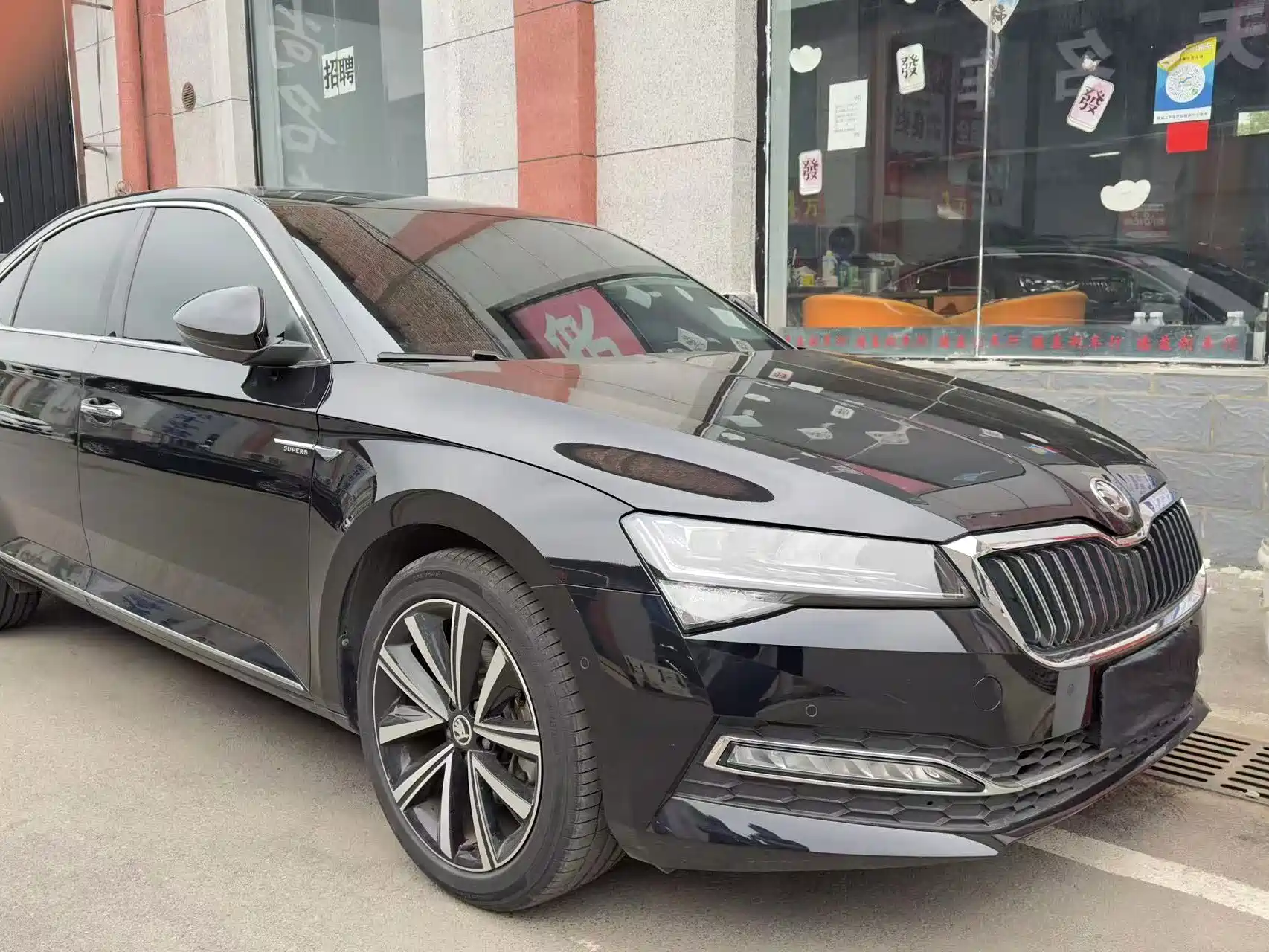 Photo 2 - Škoda Superb