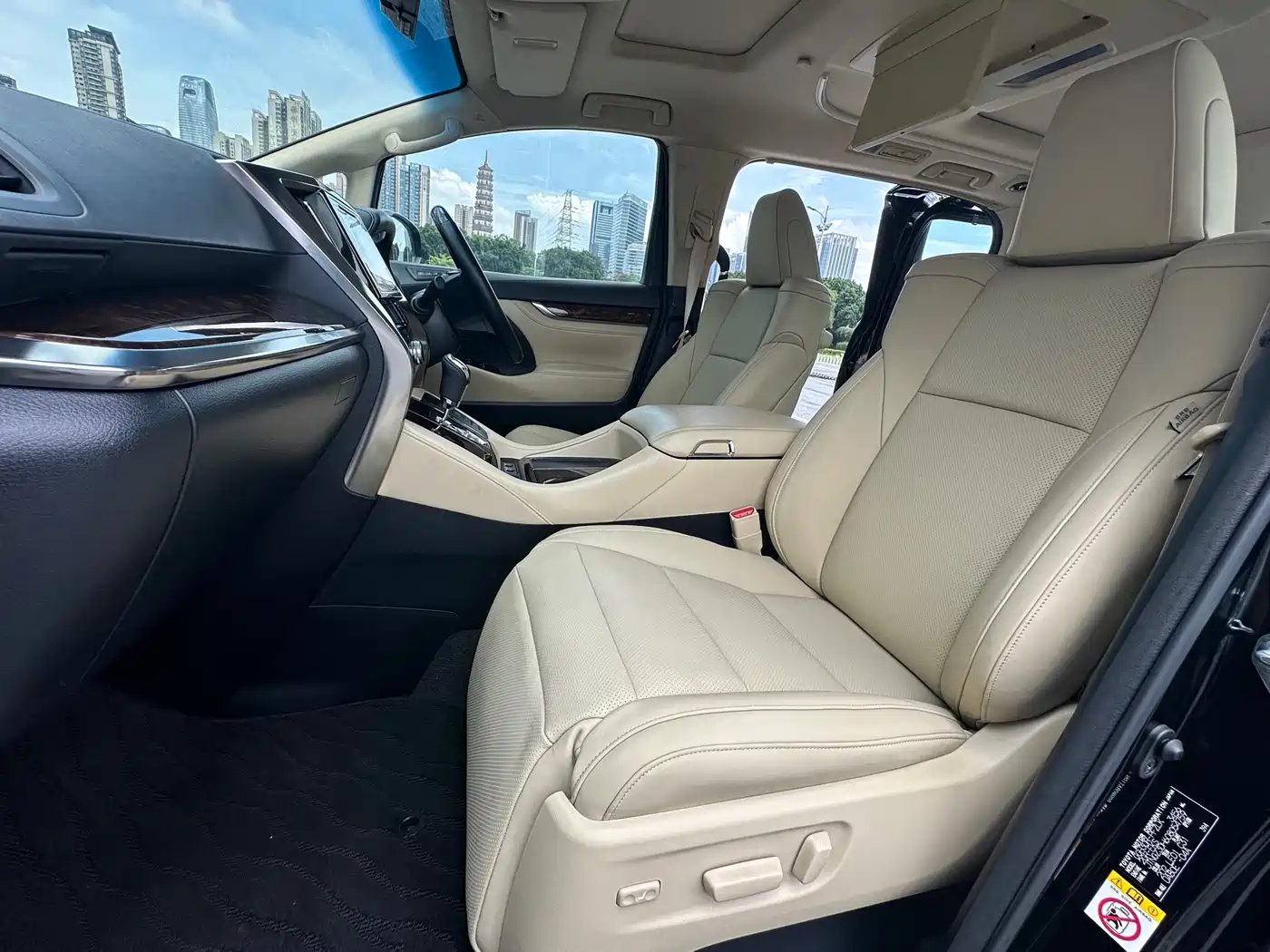 Toyota Alphard 2018 Facelift 3.5L Luxury Edition фото 8