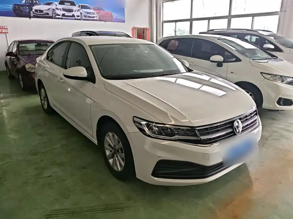 VOLKSWAGEN BORA