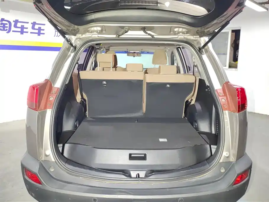 Toyota RAV4 Rongfang 2015 2.0L CVT 2WD Trend Edition фото 4
