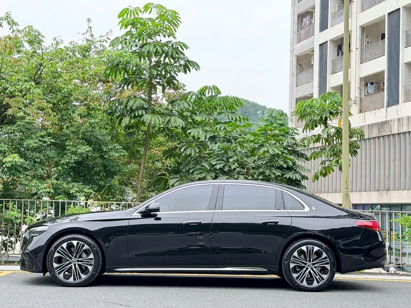 Mercedes-Benz E-Class 2024 E 300 L Fashion Sport фото 4