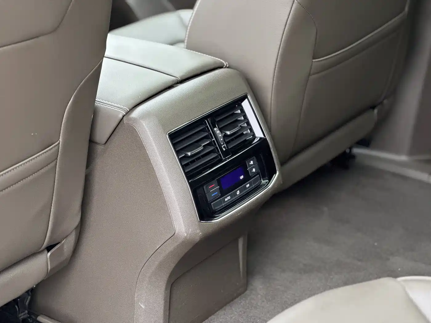 Volkswagen Viloran 2020 330TSI Luxury Edition фото 12