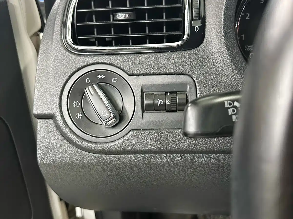 Volkswagen Polo 2012 1.4TSI GTI фото 12