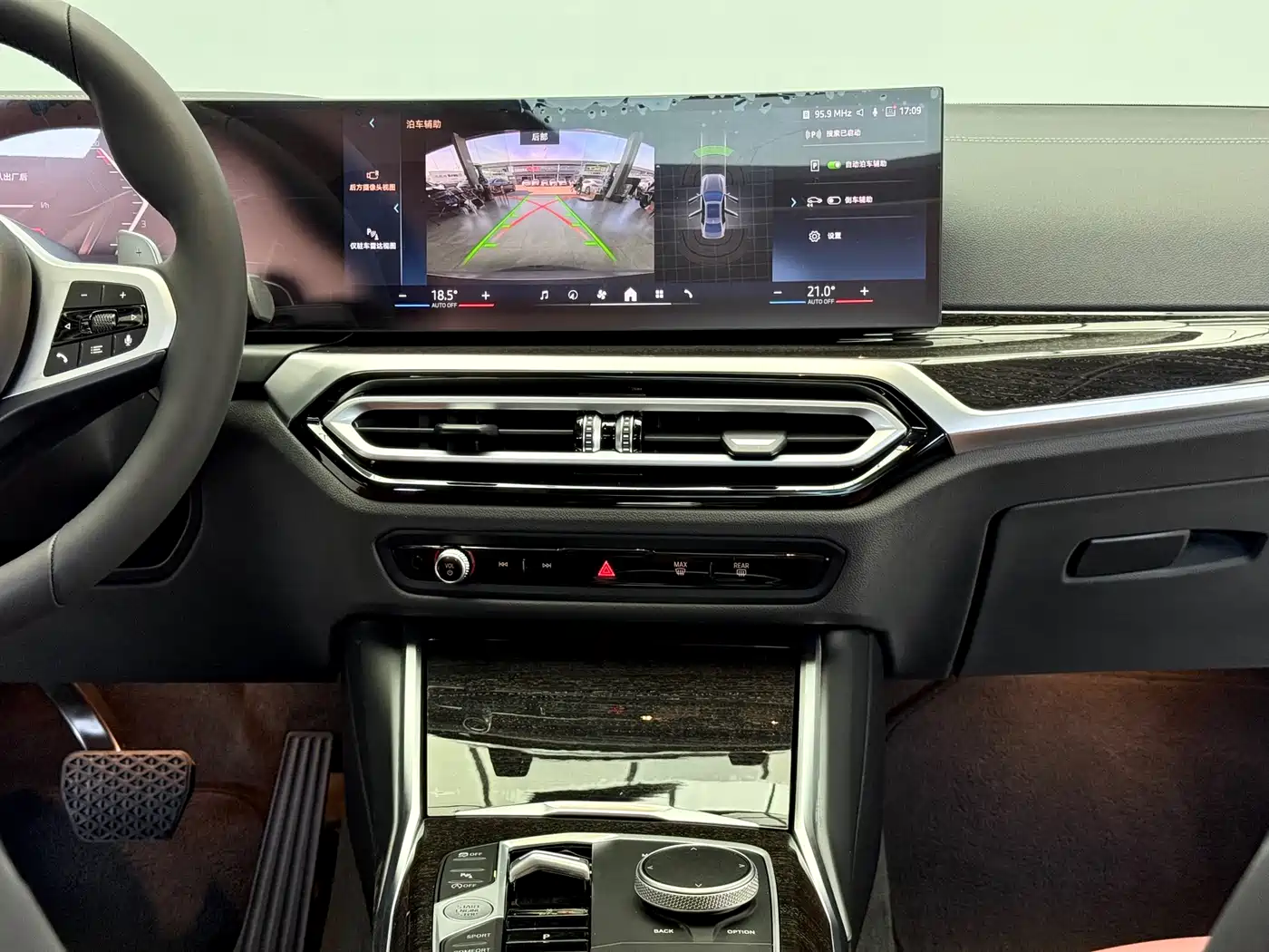 BMW 3 Series 2025 325Li M Sport Package фото 18
