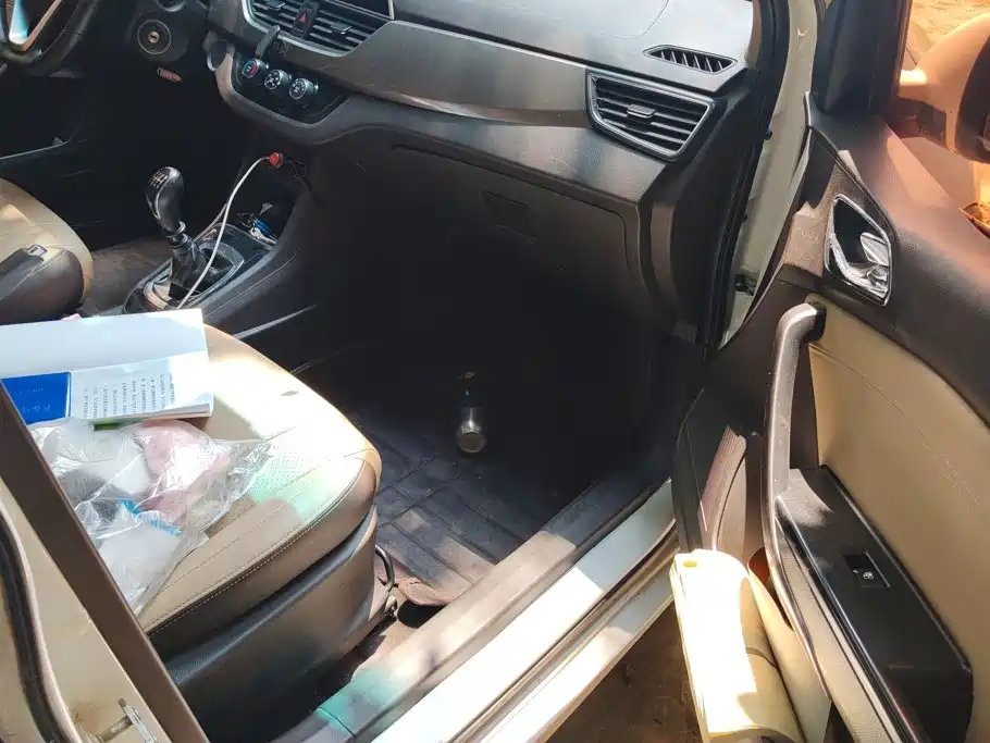 Baojun 310W 2017 2017 1.5L Manual Fashion Edition (China V)