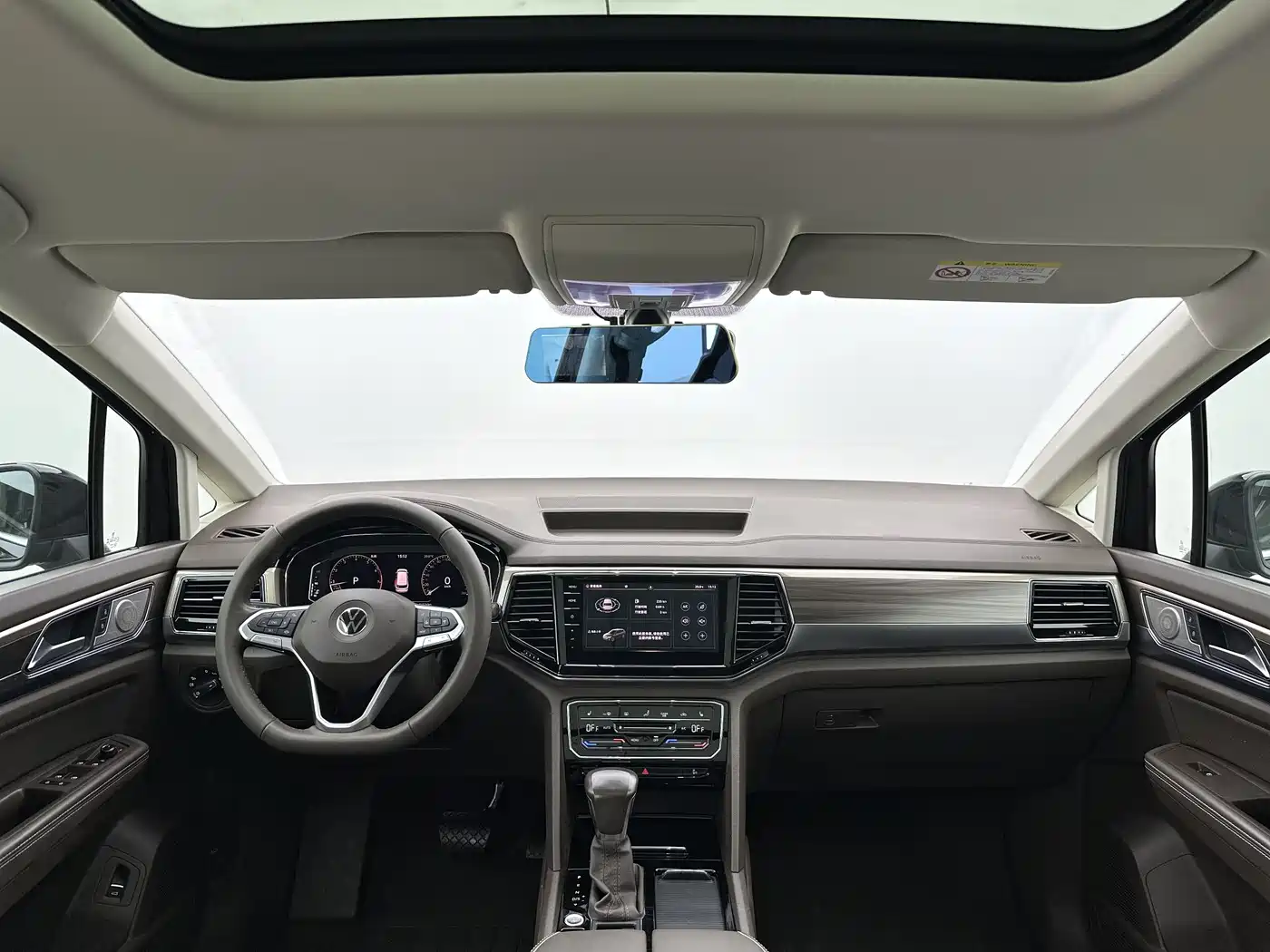 Volkswagen Viloran 2020 330TSI Luxury Edition фото 7