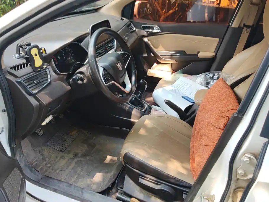 Baojun 310W 2017 2017 1.5L Manual Fashion Edition (China V)