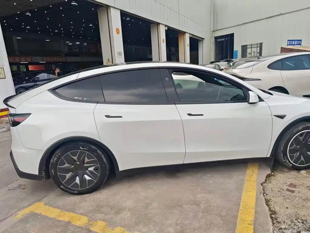 Tesla Model Y L 2025 2025 Facelift Long Range AWD