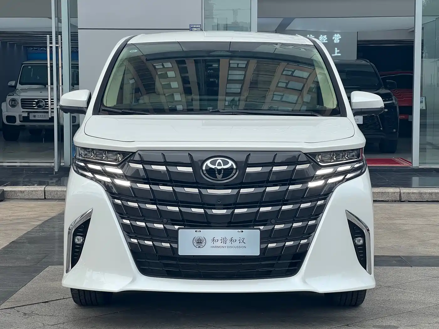 Toyota Alphard 2024 Hybrid 2.5L Ultimate Enjoyment Edition фото 2