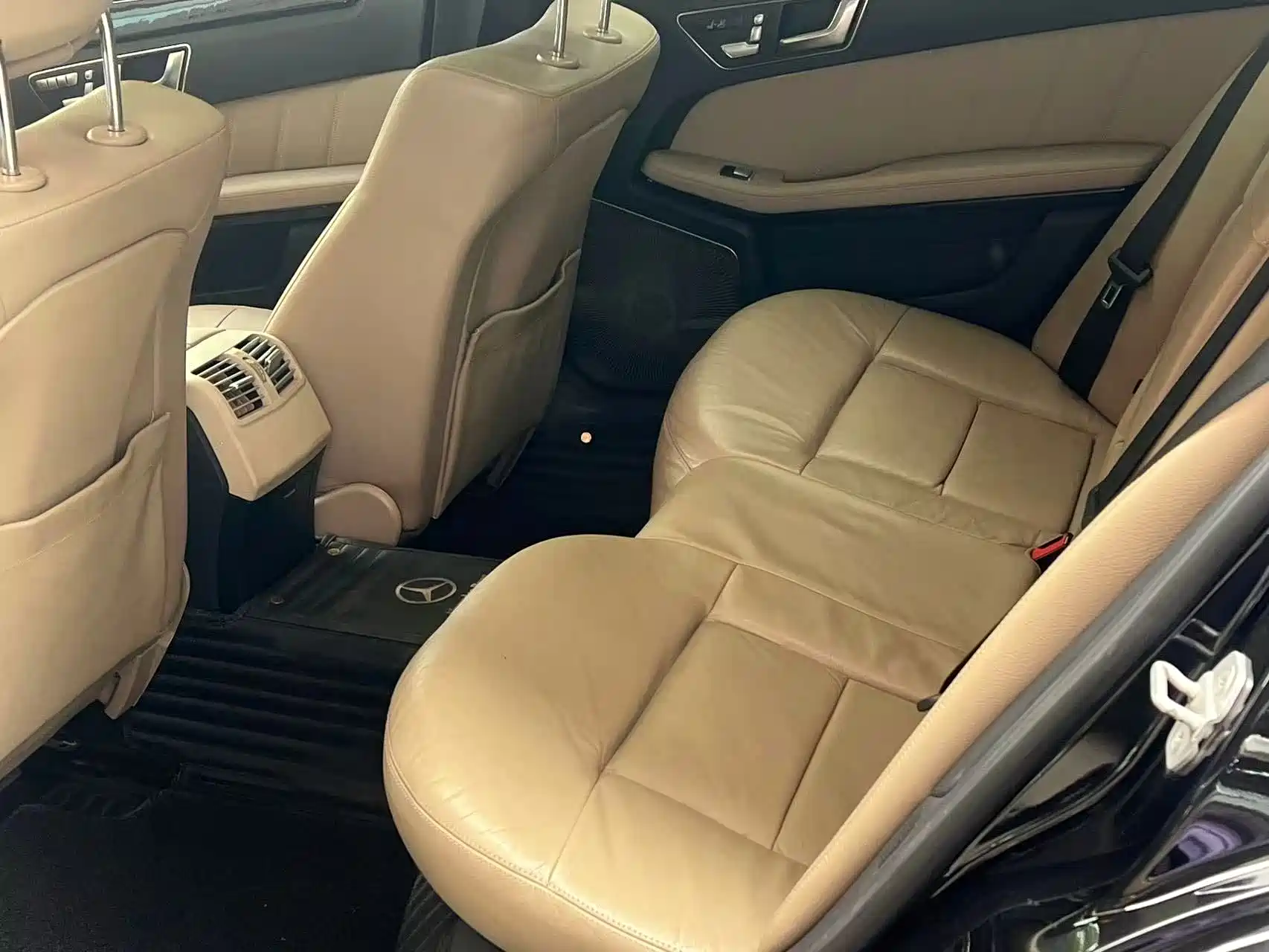 Фото 6 - Mercedes-Benz E-Class