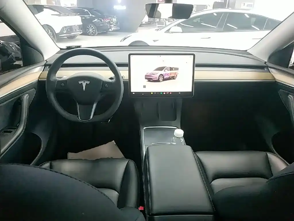 Фото 10 - Tesla Model Y