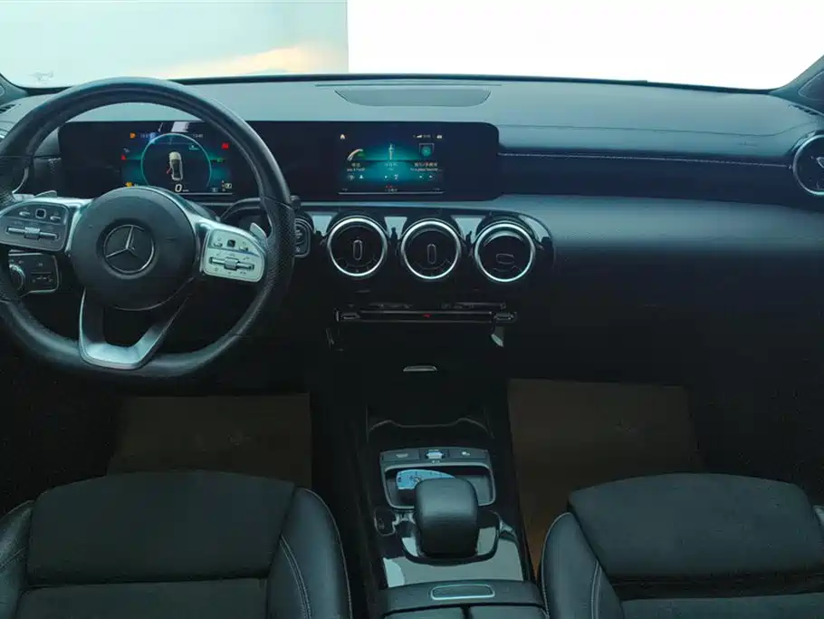 Mercedes-Benz A-Class 2019 A 180 L Sport Sedan фото 12