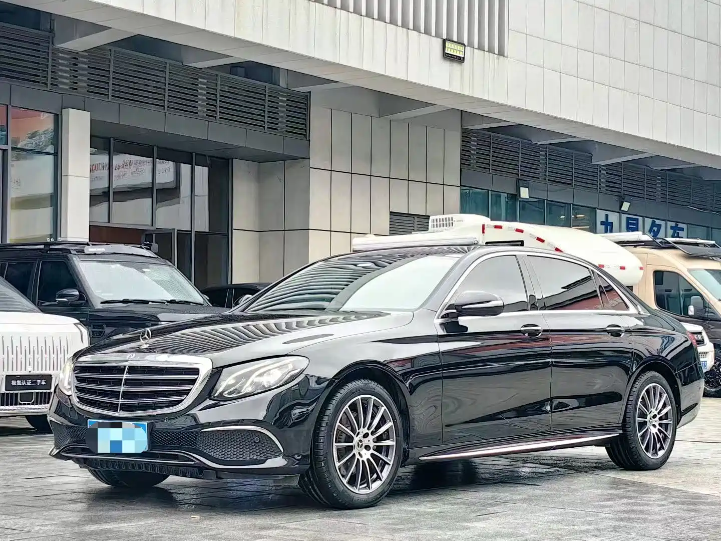 Фото 1 - Mercedes-Benz E-Class