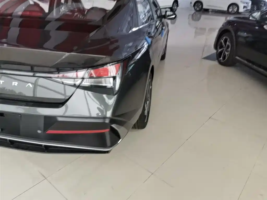 Hyundai Elantra 2023 1.5L CVT GLX Elite Edition фото 8