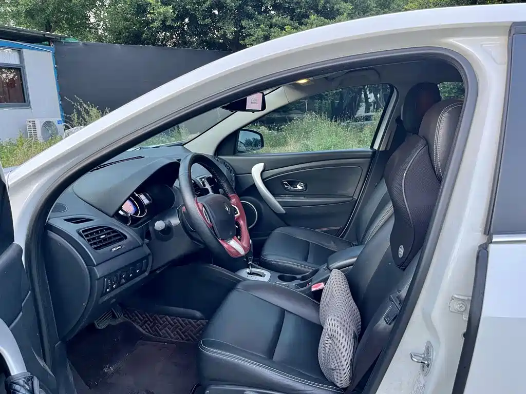 Renault Fluence 2015 2015 2.0L Standard Edition