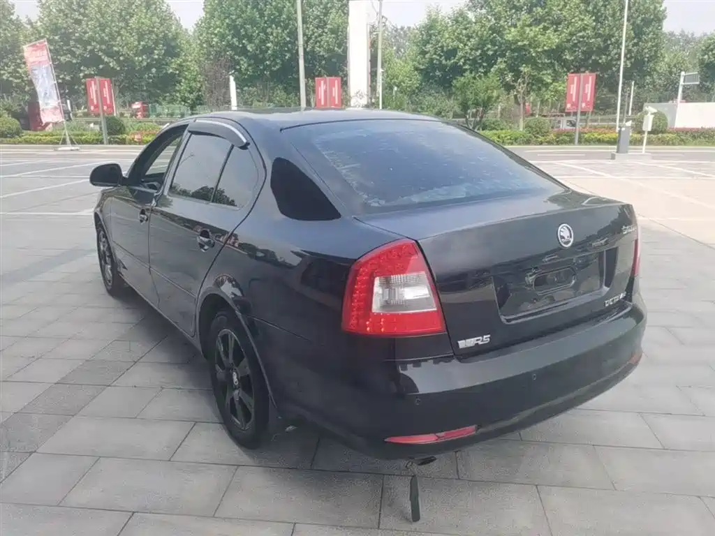 Škoda Octavia 2014 1.6L Manual Excellence Edition фото 5