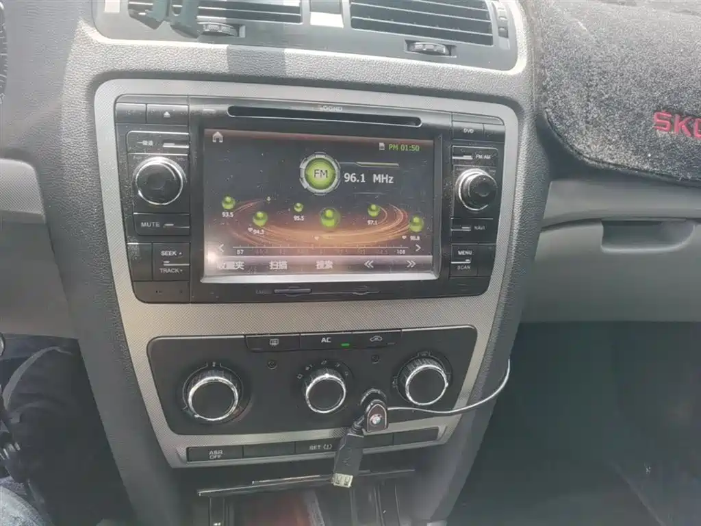 Škoda Octavia 2014 1.6L Manual Excellence Edition фото 13