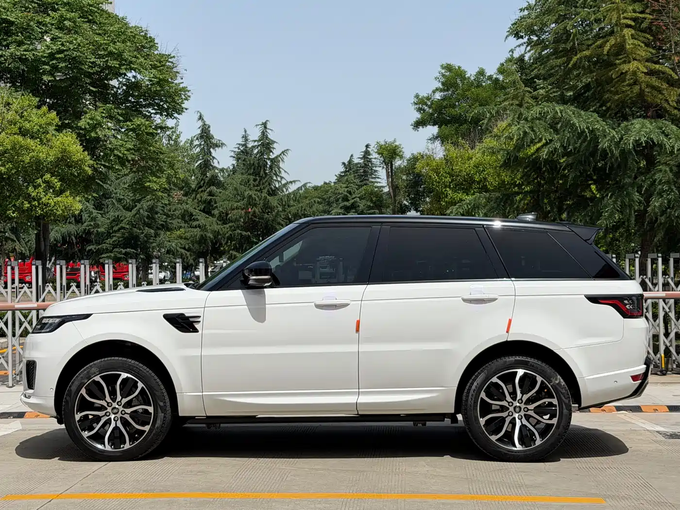 Land Rover Range Rover Sport 2021 3.0 L6 Gloss Black Edition фото 8