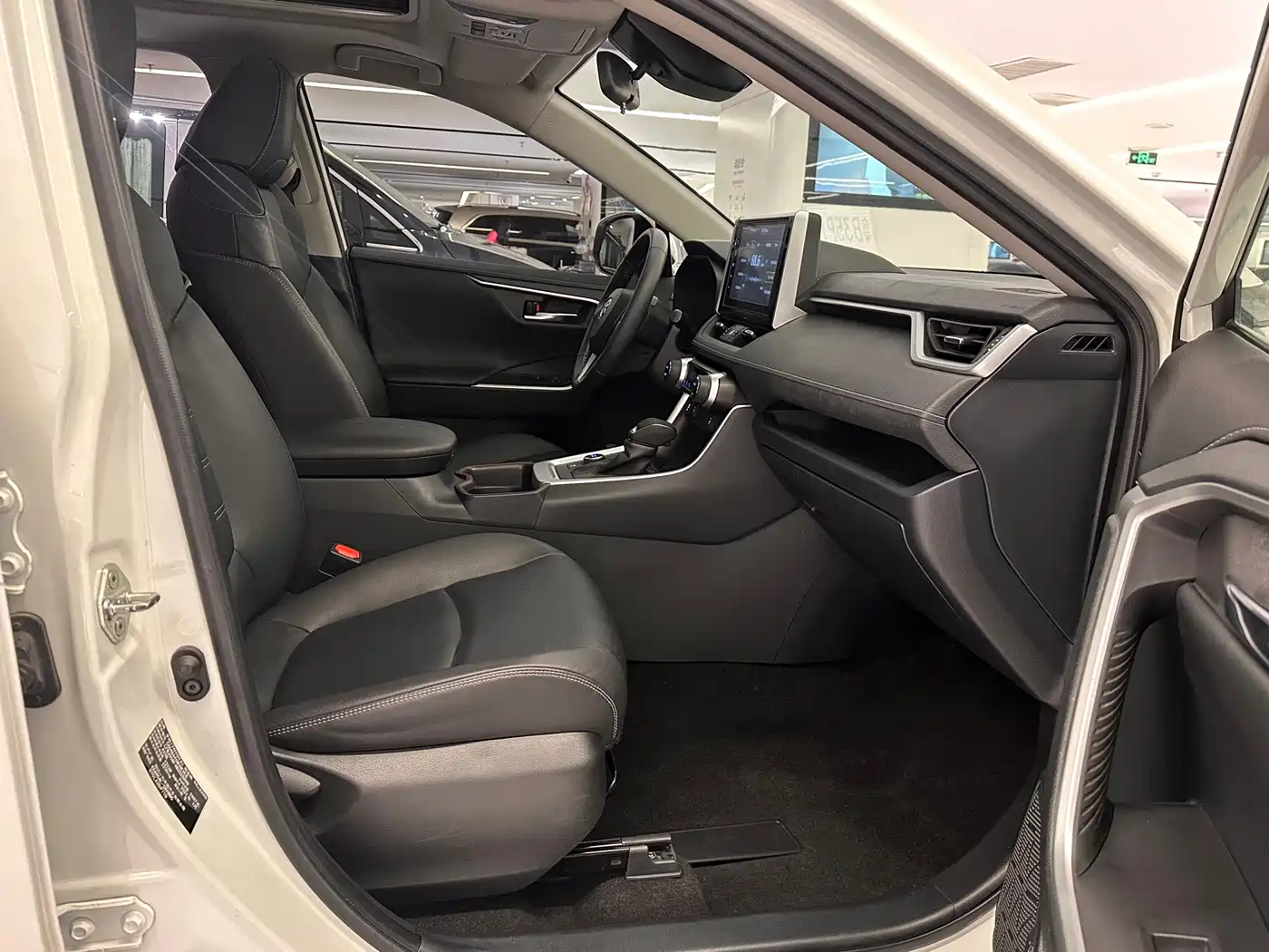 Toyota RAV4 Rongfang 2021 Hybrid 2.5L E-CVT AWD Elite PLUS Edition фото 10
