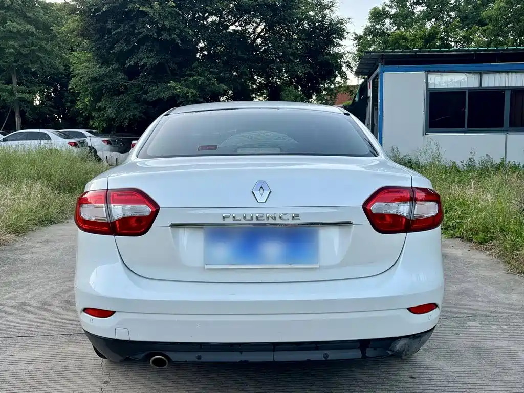 Renault Fluence 2015 2015 2.0L Standard Edition