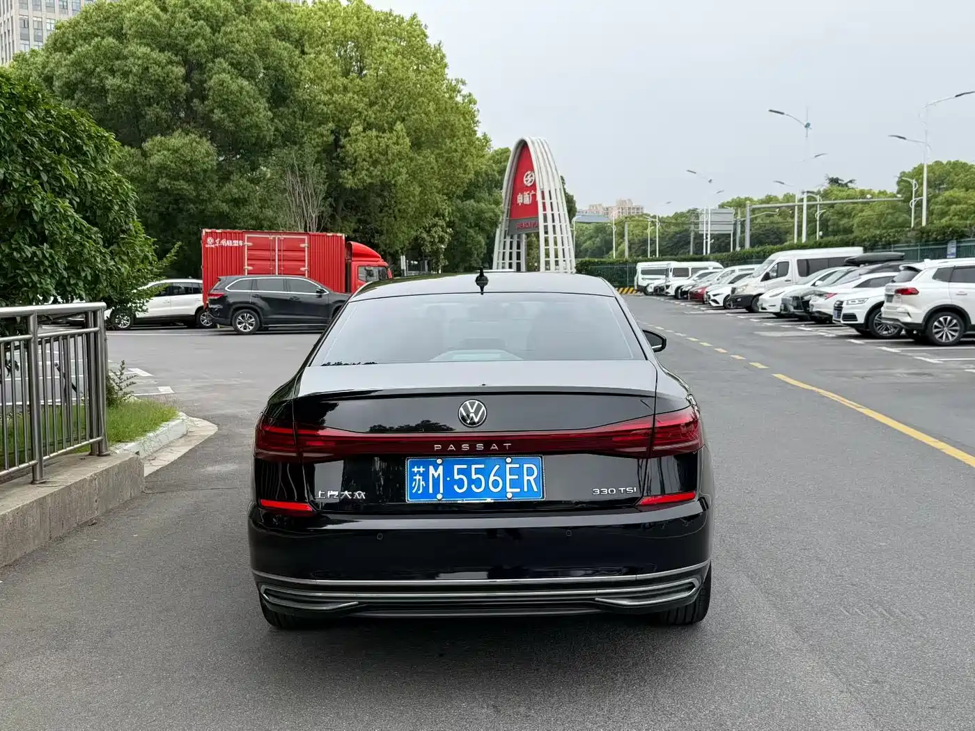 Volkswagen Passat 2023 330TSI Luxury Edition фото 9