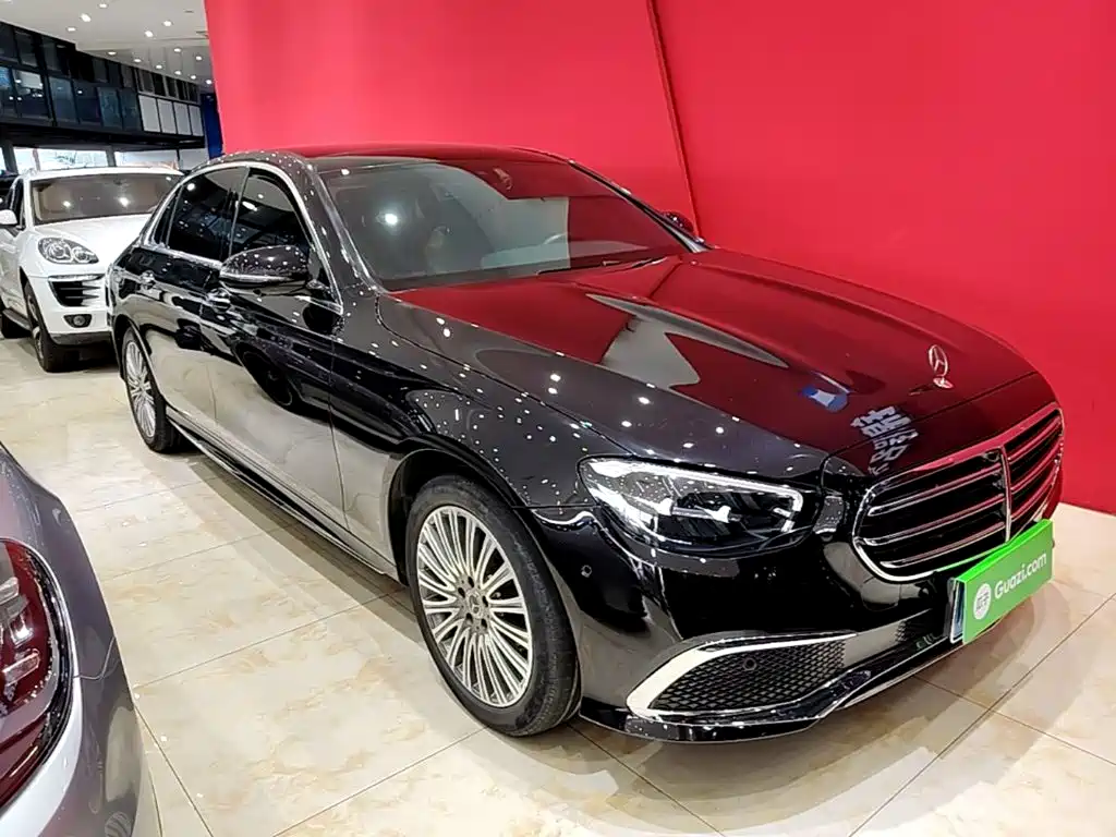 Фото 4 - Mercedes-Benz E-Class