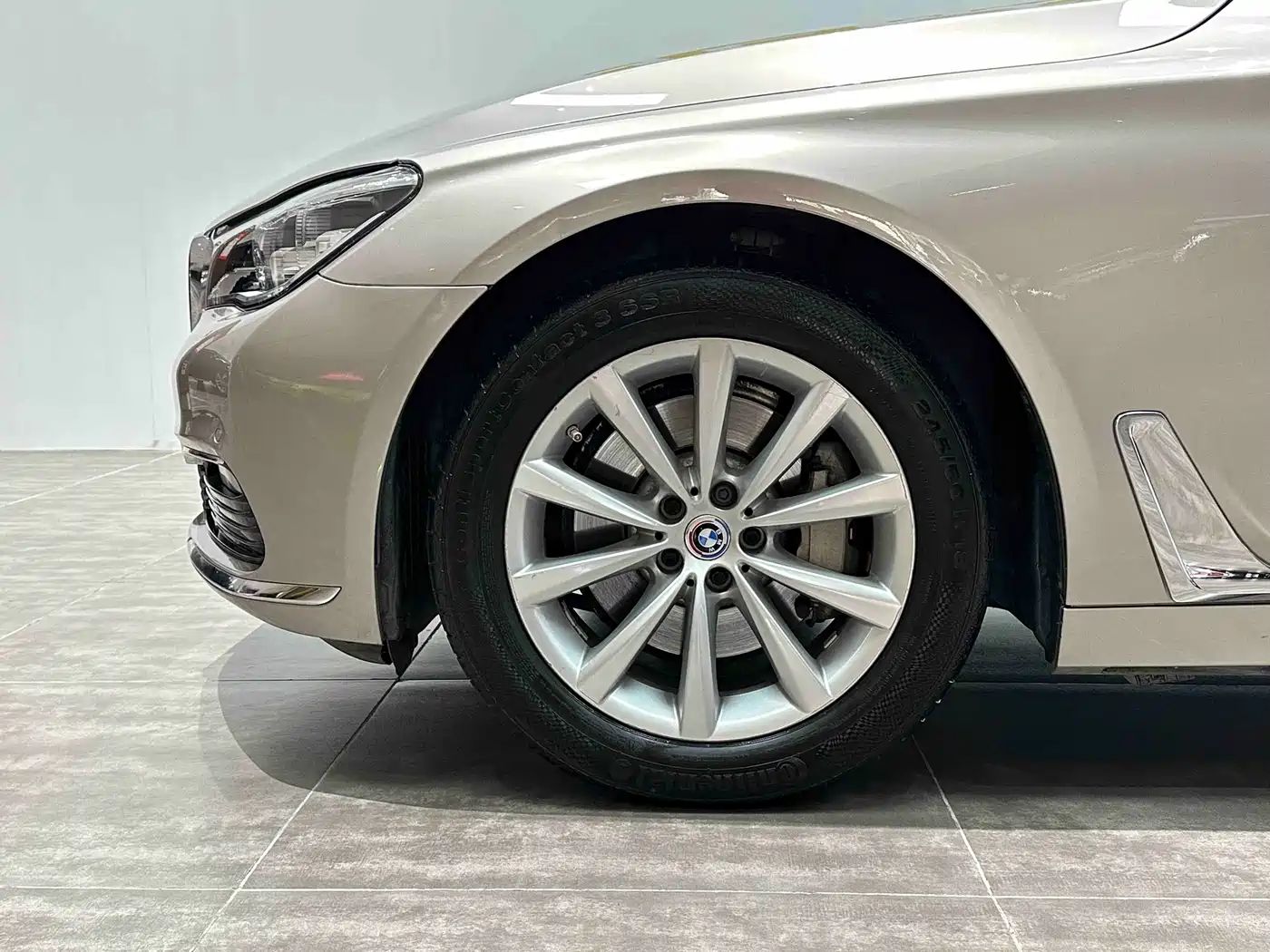 BMW 7 Series 2016 730Li Leading фото 29