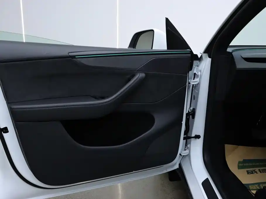 Tesla Model Y L 2025 2025 Facelift Long Range AWD