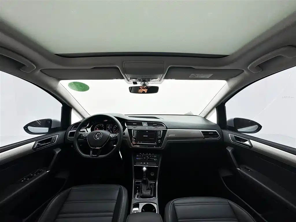 Volkswagen Touran 2021 Touran L 280TSI DSG Comfort Edition 7-seater фото 10