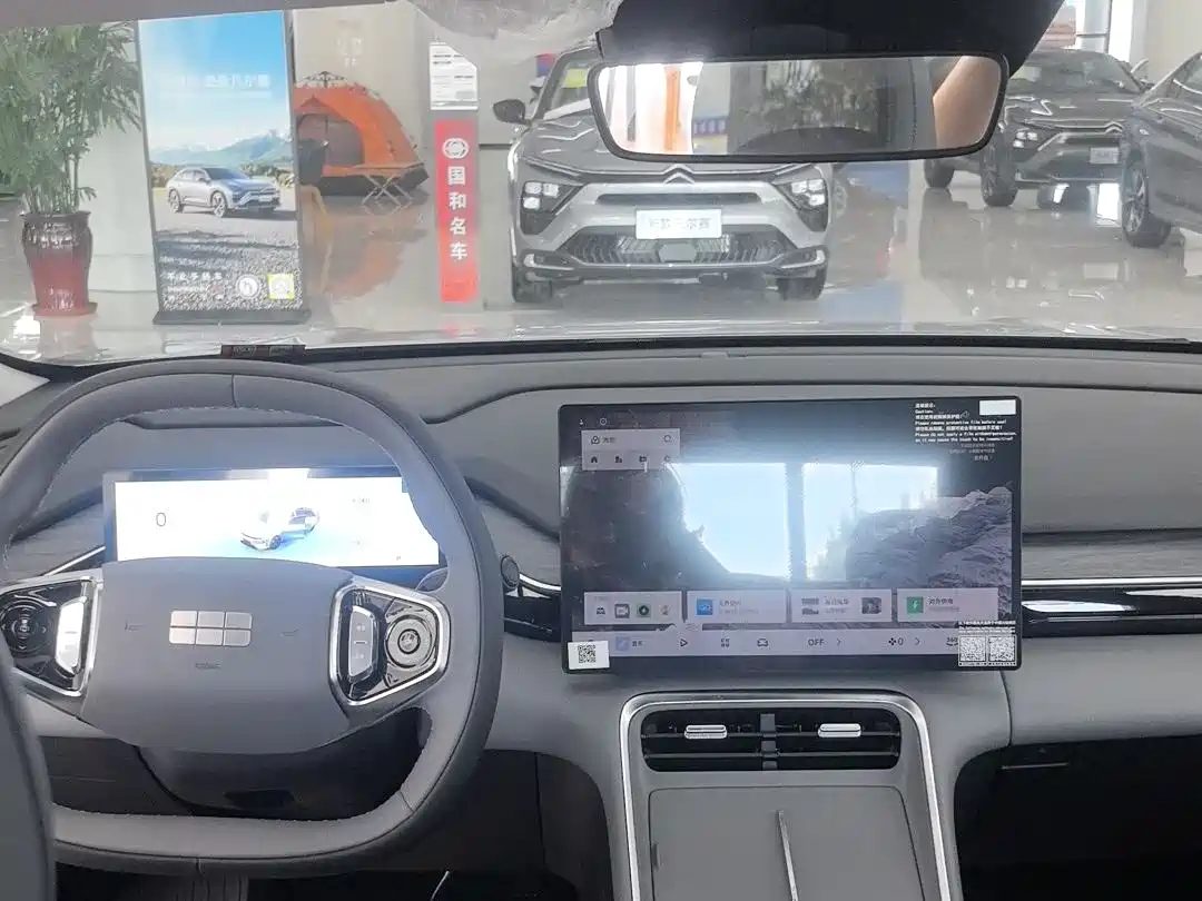 Geely Galaxy Galaxy L6 2025 EM-i 140km Explorer+ Edition фото 14