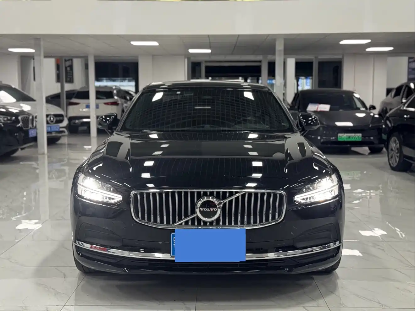 Photo 2 - Volvo S90