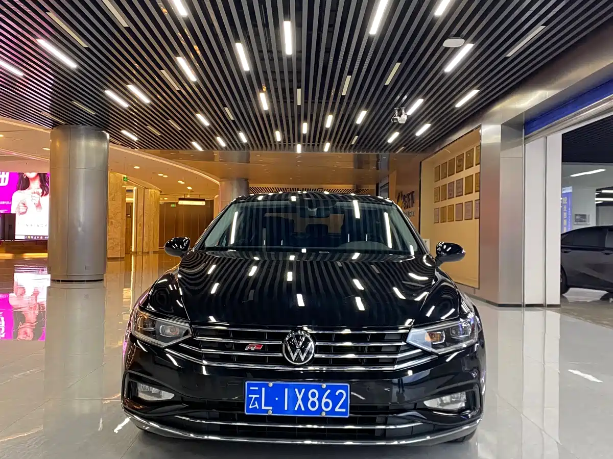 Volkswagen Magotan 2020 330TSI DSG Luxury фото 2