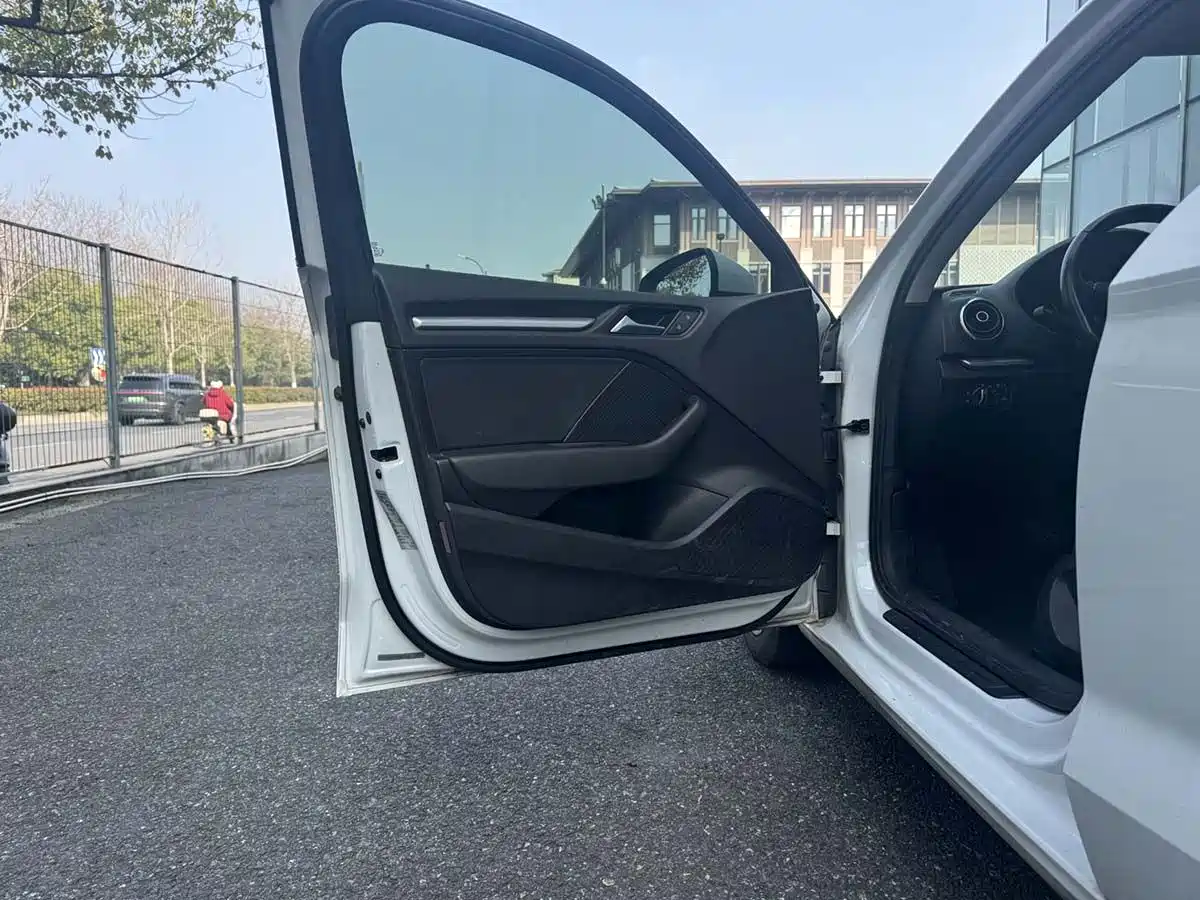 Audi A3 2016 Limousine 35 TFSI Progressive фото 10