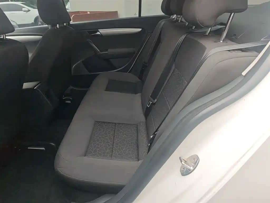 Volkswagen Lavida 2017 1.6L Automatic Comfort Edition фото 17