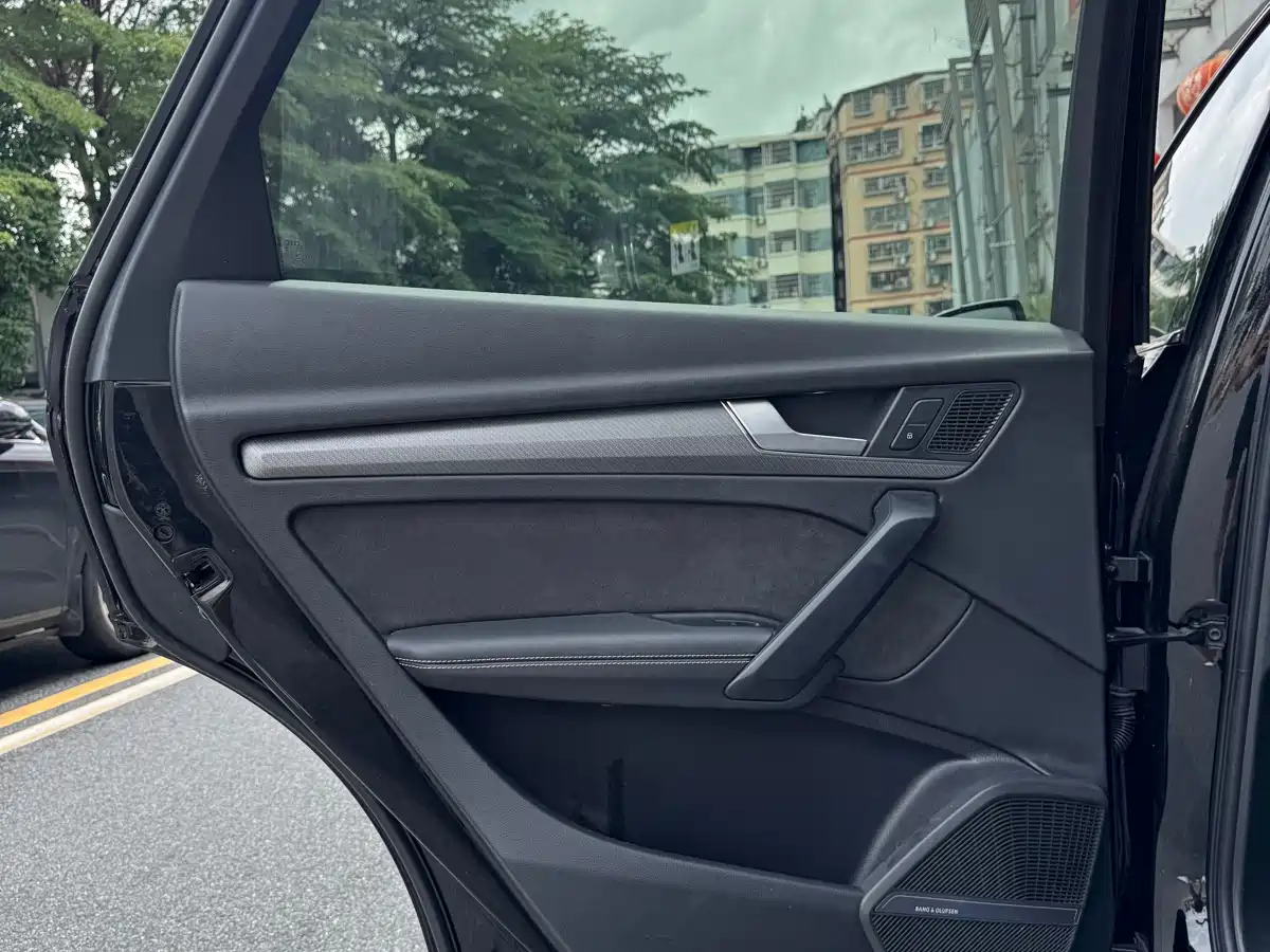 AUDI Q5L SPORTBACK