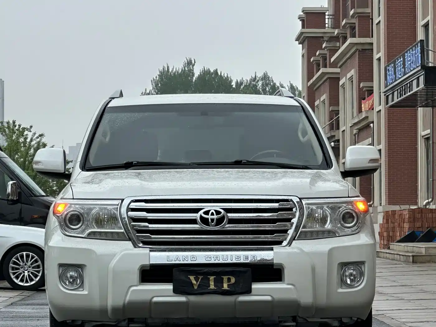 Toyota Land Cruiser (Import) 2015 4.0L V6 Middle East Low Configuration Edition фото 2